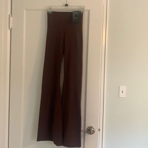 Nike flair bottom leggings